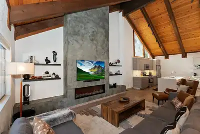 Image de Summit Creek Pines: récemment rénové! Situé près du lac! Jacuzzi! Barbecue à gaz! Cour clôturée!