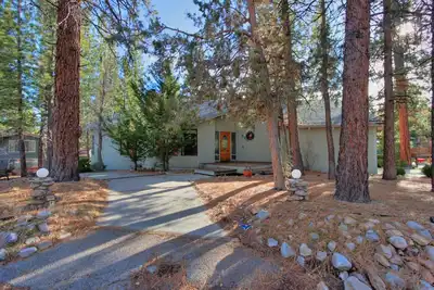 Image de Ursa Manor: Spa! Internet! Câble Premium! Custom Built! Suite Maître! Un Barbecue! Wet Bar! Grande cuisine!