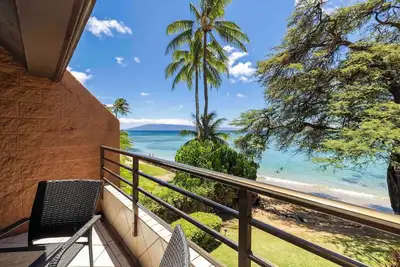 Image de Kul716 - Magnifiquement rénové Condo Corner Beachfront à West Maui à quelques pas de l'Oce