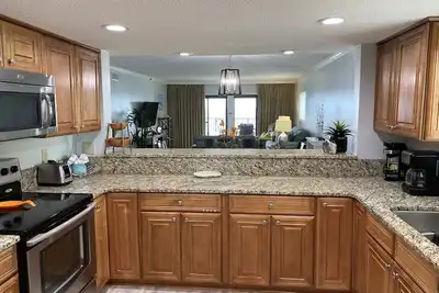 Image de Gulf Front 2br / 2ba ~ Condo rénové avec parking couvert ~ Piscine chauffée!