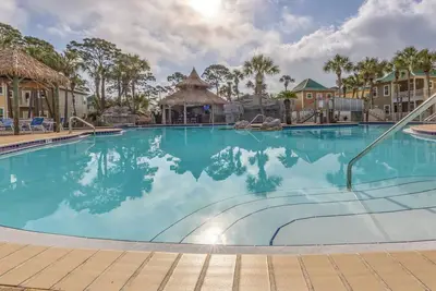 Image de Andalucia 16c 2br Suite au Purple Parrot Village Resort par Perdido Key Resort Management