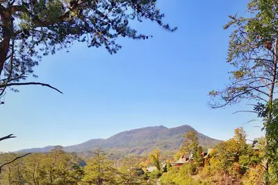 Image de \"Il y a une petite cabane folle au-delà des pistes et tout le monde l'appelle la cabane à sucre. \"