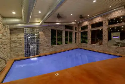 Image de Profitez de vues sur la montagne dans cette immense cabane en rondins de 4 chambres à coucher à Gatlinburg