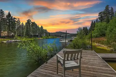 Image de Lagunita Shores: Lakefront! Quai privé! Jacuzzi! Multi-Level Decks! Un Barbecue! Planchers de bois!