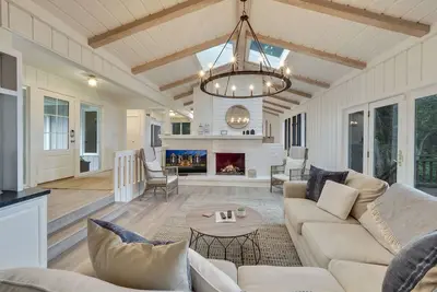 Image de Magnifique maison au bord de l'eau sur le lac Michigan! Grande plage de sable et des vues!