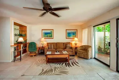 Image de Condo rénové à Maui Kamaole. Rez de chaussée une chambre peut accueillir 4 personnes. D-104