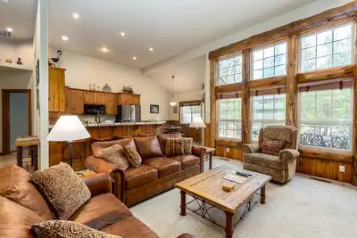 Image de Invitant, chien aimant la maison avec A / C et système de cinéma maison, Hot Tub