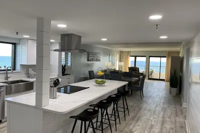 Image de Unité d'extrémité 2br / 2ba spacieuse \"Gulf Shores East Gulf Front\" ~ Installation sur la plage incluse