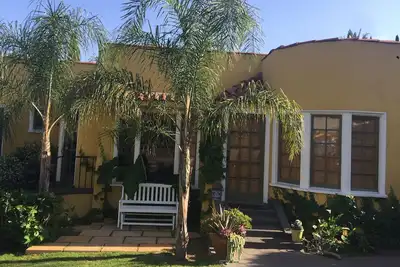 Image de Luxe Espagnol Hollywood Hills Home!