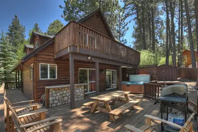 Image de Moose Mountain: Jardin clos! Jacuzzi! Foosball! Un Barbecue! Animaux acceptés! Internet! Télévision par câble!