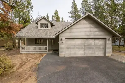 Image de Près de Village Mall & Sharc, bain à remous, Animaux acceptés, 8 Illimité Sharc Passes