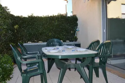 Image de Appartement T2 en Rez-de-Chaussée avec Terrasse et Parking à Saint-Cyprien