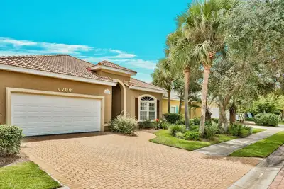 Image de 2 voiturettes de golf gratuites + avantages Vip! Services privés et communautaires: piscine, salle de sport