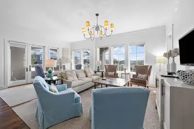 Image de Accès exécutif à la maison! Condo sur la plage avec de superbes vues!