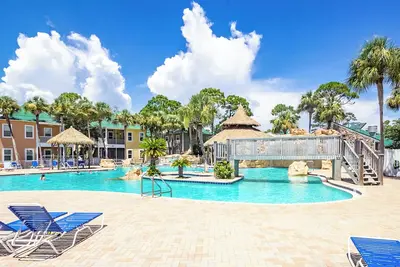 Image de Sea Esta 11bd 1br au Purple Parrot Village Resort par Perdido Key Resort Management
