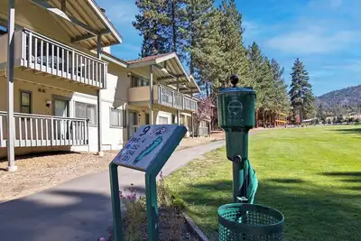 Image de Bear House: Marche pour Bear Mtn Resort! Vues! Un Barbecue! Télévision par câble! Garage Parking! 2 Master Suites!