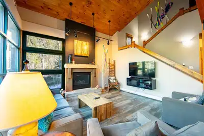 Image de Maison de ville haut de gamme, lit king-size, garage et buanderie, terrasse spacieuse