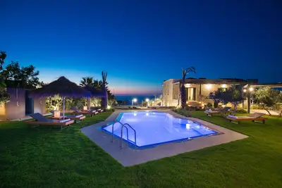 Image de Villa vue mer avec piscine privée chauffée vue mer et hammam à 800m de la plage et des commerces