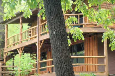 Image de Lake Shore Cabin sur Beaver Lake à Eureka Springs Ar avec Dock