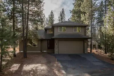 Image de Stag # 5: Très bien situé, Ping Pong, 10 passes Sharc, spa privé