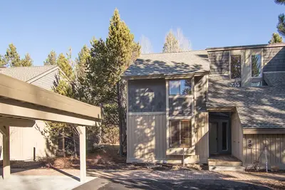 Image de Nouvellement rénové Condo, terrasse privée, cuisine entièrement équipé, prêt de vélos