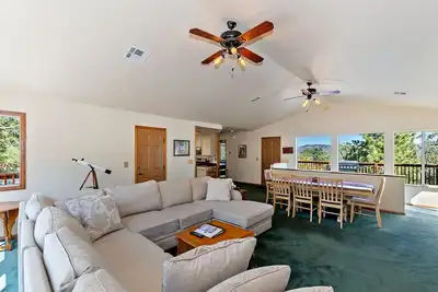 Image de Mountain Crest Getaway: Mountain & Slope Views! Table de billard! Foyer au gaz! Câble! Wifi!