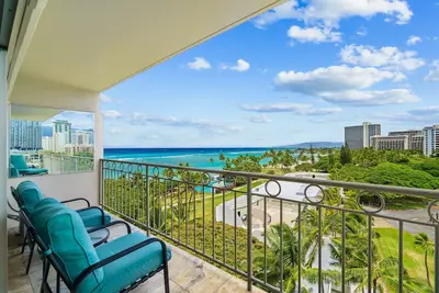 Image de Luxe 2 lits / 2 salles de bain Waikiki Shore condo w / vue sur l'océan! Parking gratuit!