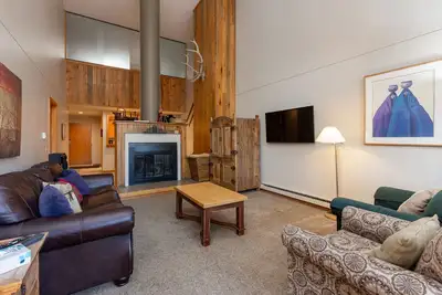 Image de Condo spacieux, endroit calme, véranda, plafonds voûtés, Wifi gratuit