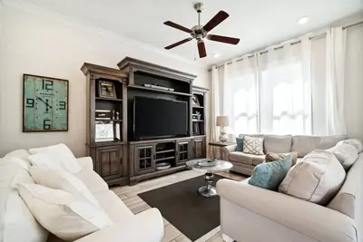 Image de 30Un paradis pour les familles! - Piscine, The Hub, Walk & Bike Everywhere!