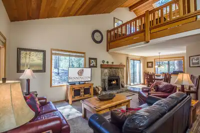 Image de Comptoirs de granit et mises à niveau tout au long de cette maison d'amour de chien, A / C