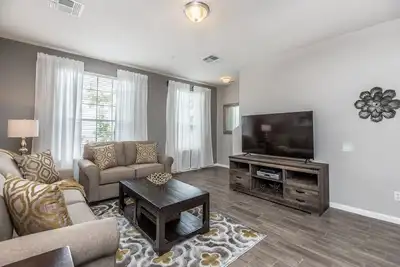 Image de Profitez de votre séjour à Orlando dans ce 3br / 3 récemment mis à jour. 5ba maison de ville!