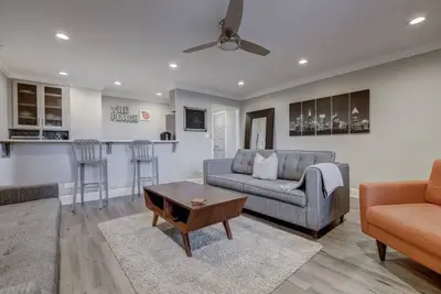 Image de Condo moderne 1 lit 1 salle de bain 2 canapé-lit au coeur du centre-ville d'Atlanta