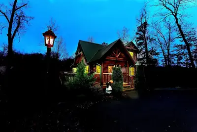 Image de Romantique Chalet de 2 chambres Ă Gatlinburg