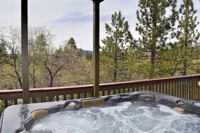 Image de Retraite Falling Leaf: Vues sur le lac! Jacuzzi! Privé! Cheminées! Internet! Table de billard!