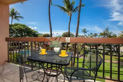 Image de Vue partielle sur l'océan depuis ce condo de 1 bd au Maui Vista # 1209