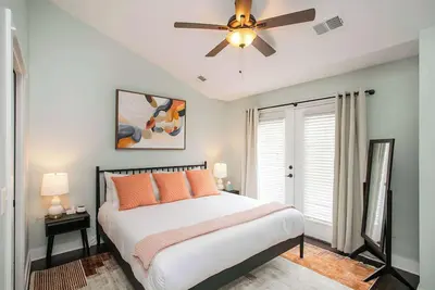 Image de Relaxing 2 Bd|2. 5 Ba Nashville Home Base