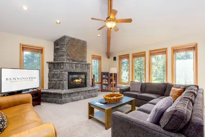 Image de Grande terrasse pour les réceptions en plein air, niveau unique, A / C, tables de jeu - Tano36