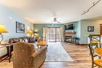 Image de Spacieux Condo w / Belle vue sur la pente, piscine partagée et bain à remous, Wifi gratuit