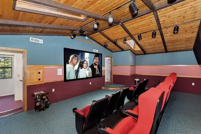 Image de All Seasons: Cinéma! Table de billard! Jacuzzi! Vues Mtn! Télévision par câble! Les ponts multiples!