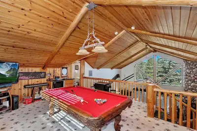 Image de Lakeview Escape: Climatisation! Luxe! Table de billard! Animaux acceptés! Grande cour! Master Suite!