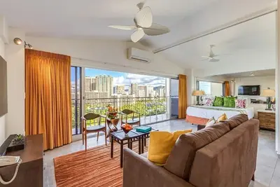 Image de High Style w/Amazing Ocean View, Modern Kitchen, Free WiFi–Waikīkī Shore Ph06