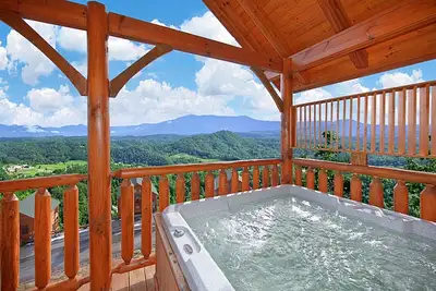 Image de Profitez d'une belle Lever de soleil sur une vue imprenable sur les Smoky Mountains.