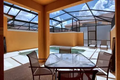 Image de Piscine Sud, Spacieuse, Proche De Disney, COMMUNAUTÉ De Station Gated, TÉLÉVISEUR À ÉCRAN Plat Dans Chaque Chambre!