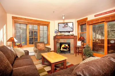 Image de 2Br Condo @ Springs 8848 ~ Marchez sur les pistes ~ Ski gratuit pour enfants