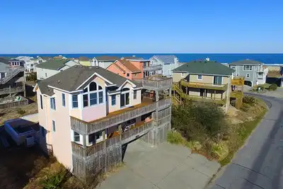 Image de Notre Gloire Couronnement: Crown Point, piscine privée et bain à remous et table de billard.