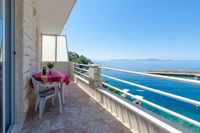 Image de Appartement de trois chambres prés de la plage Zavalatica, Korcula (A-187-a)