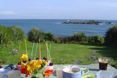 Image de «Comme être sur une île» Vue sur la mer de rêve, jardin clos, accès à la mer, 4-12