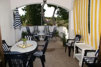 Image de Appartement de deux chambres avec la terrasse et la vue sur le mer Mirca, Brac (A-2902-b)