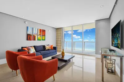 Image de La Perla Oceanfront Low 11 Floor