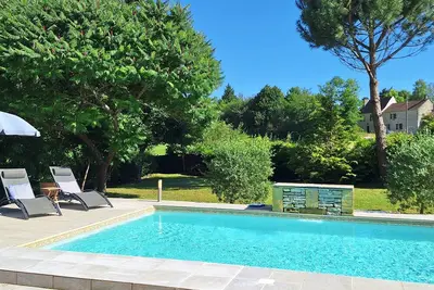 Image de Fabuleuse maison renove, piscine chauffée, construite sur les murs du château